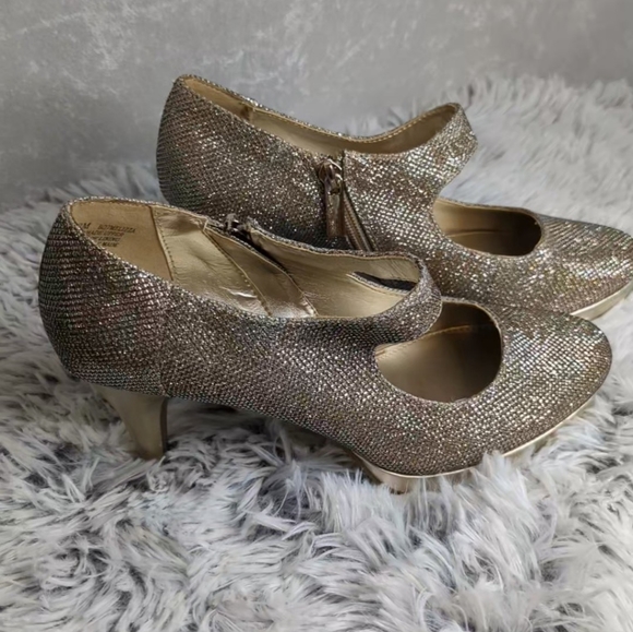 Bandolino Melizza Gold Heels Size 8M $25 - Picture 11 of 11